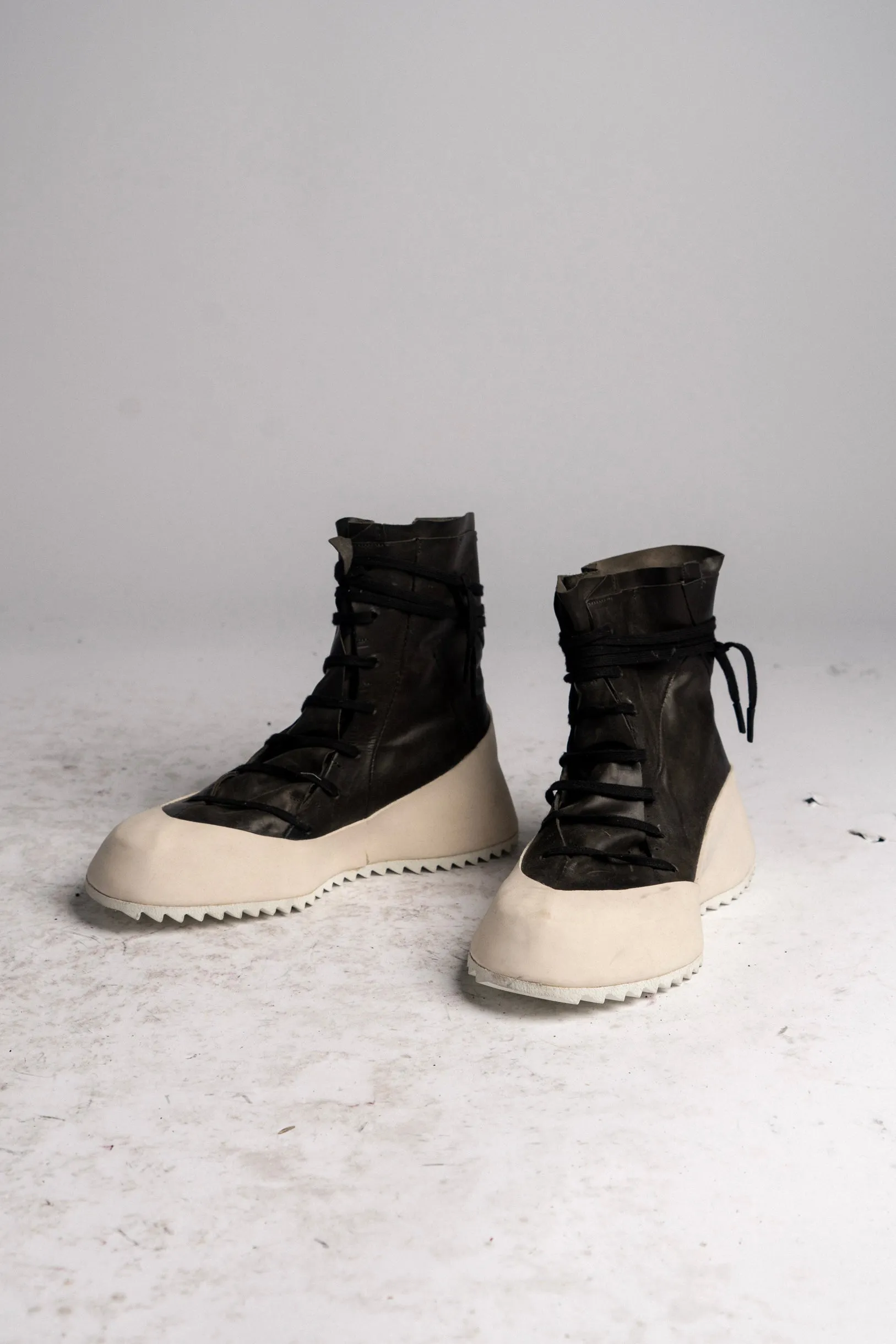 DISTORTION FEATHERWEIGHT HIGH TOP SNEAKER