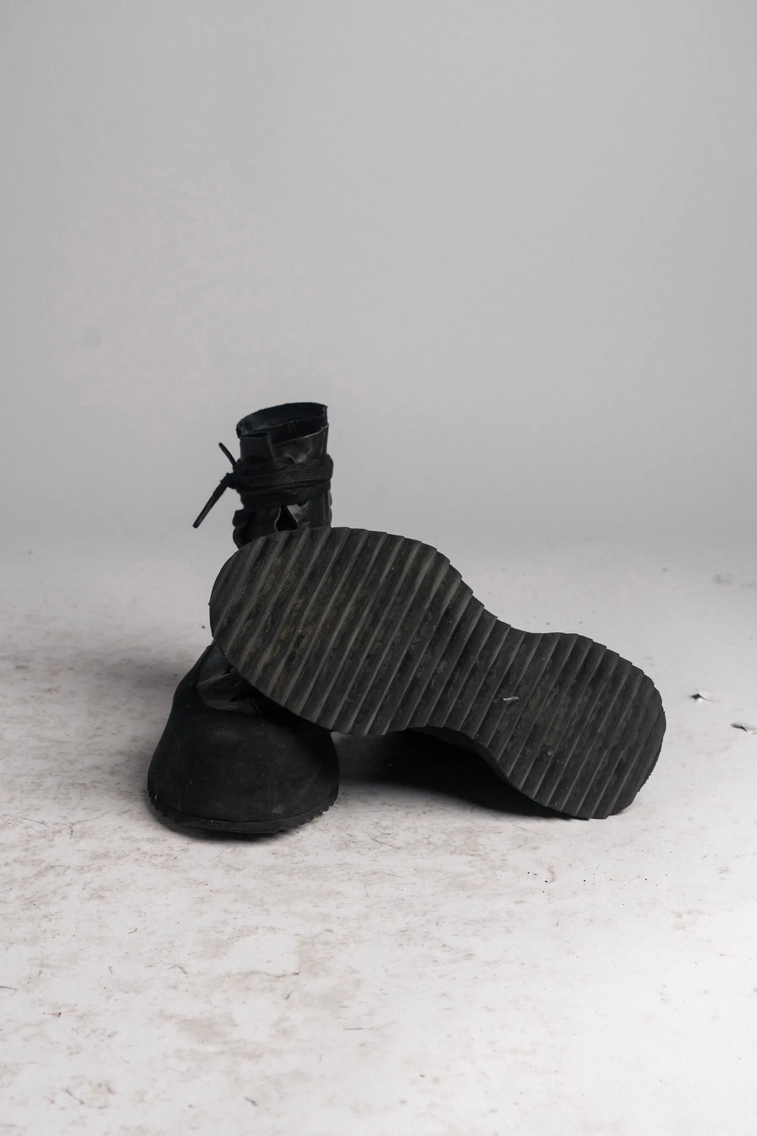 DISTORTION FEATHERWEIGHT HIGH TOP SNEAKER