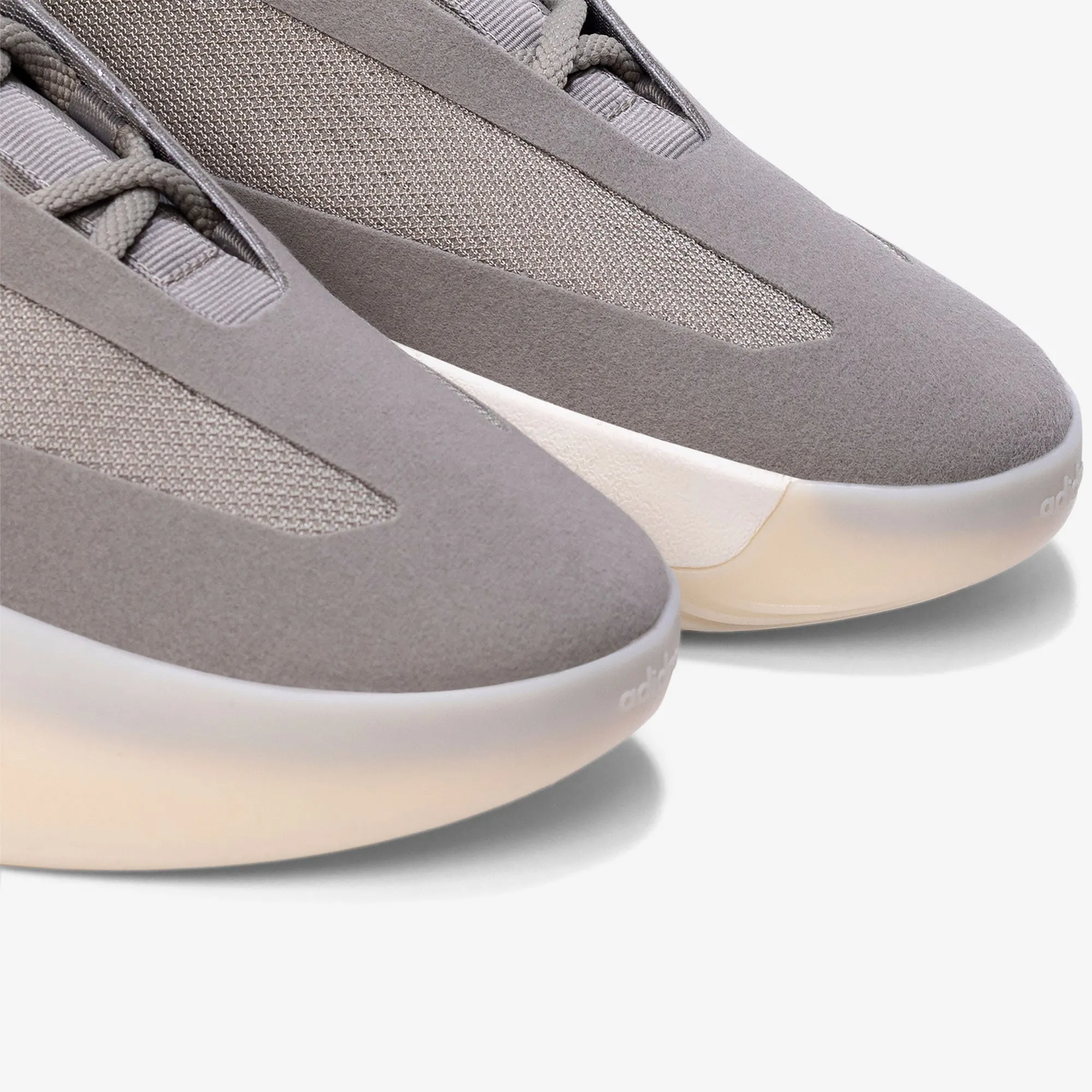 II Basketball Low