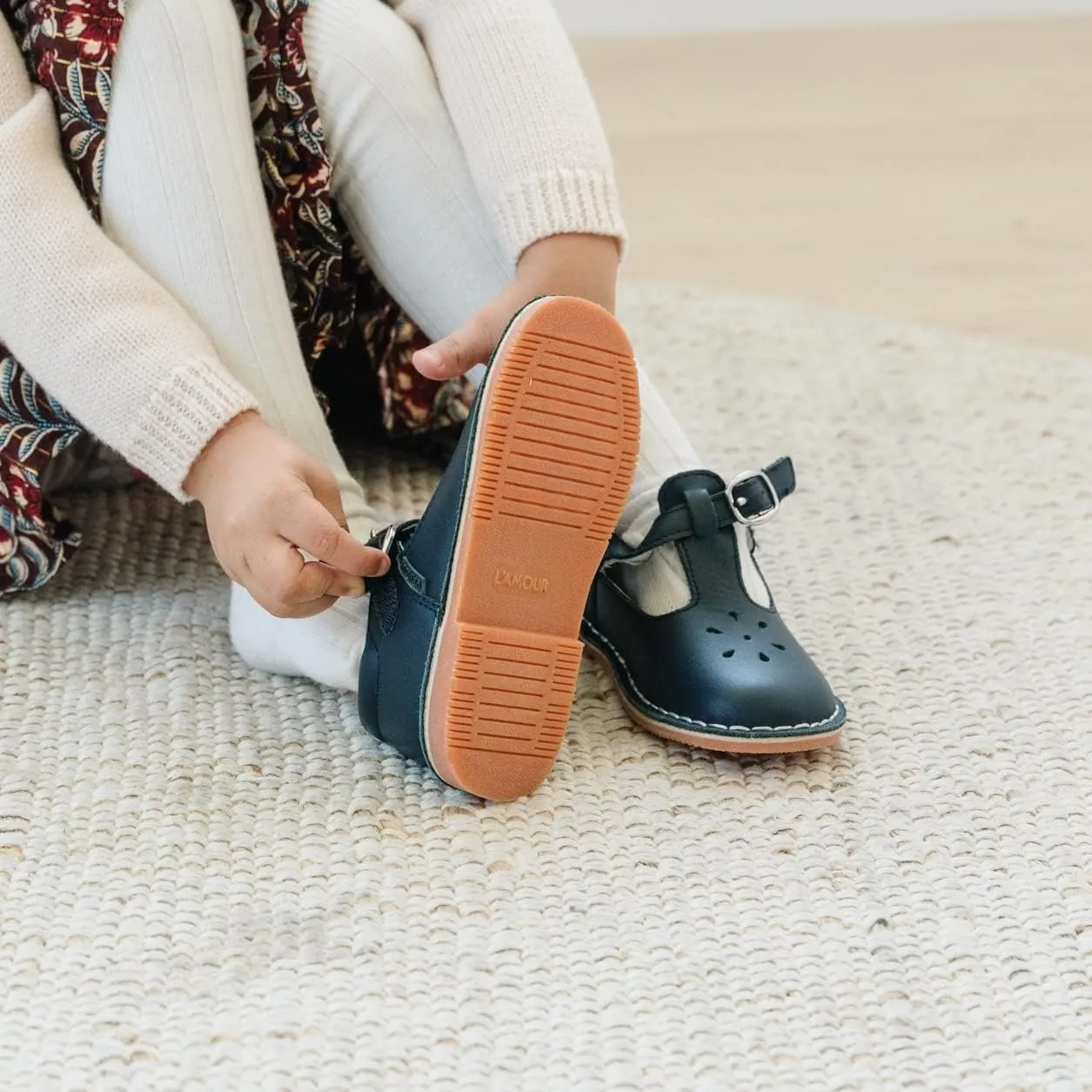 Joy Classic Leather Stitch Down T-Strap | Girl's Mary Jane Flat (Toddler/Little Kid)