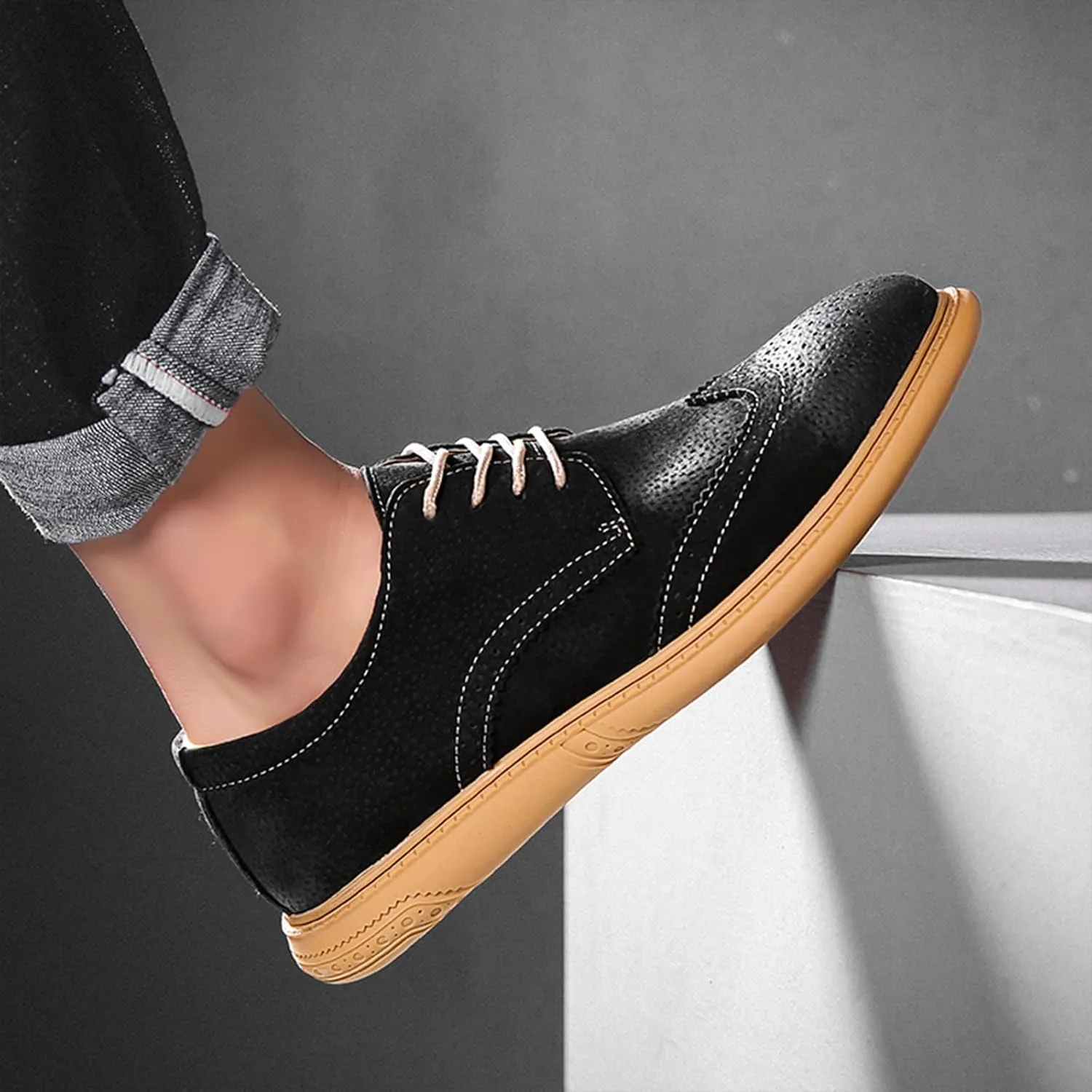 Men's Retro Leather Oxford Dress Shoes - Wingtip Brogue Derby with Round Toe Low Heel Lace-Up Design for Business Formal & Casual Wear - Comfortable & Stylish