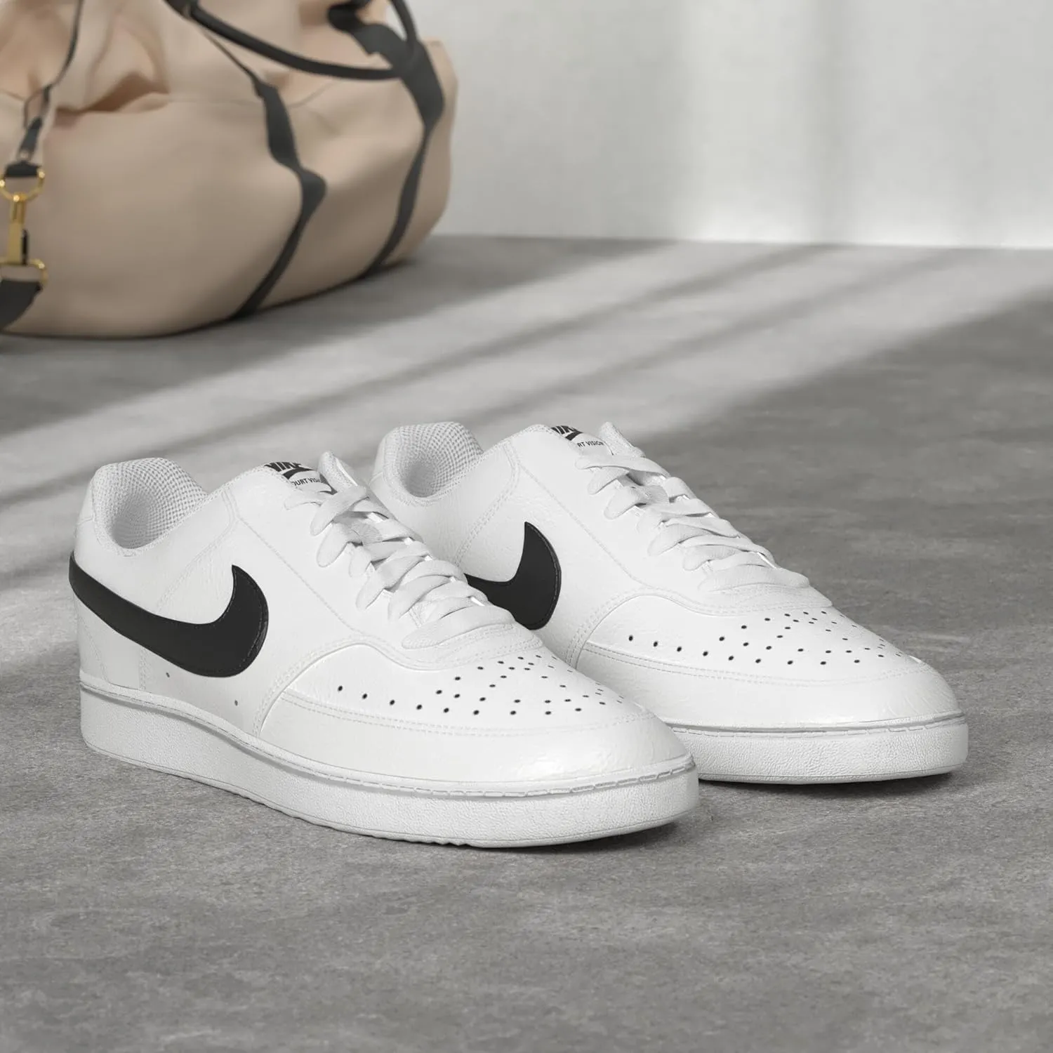 Nike Men's Low-Top Sneaker