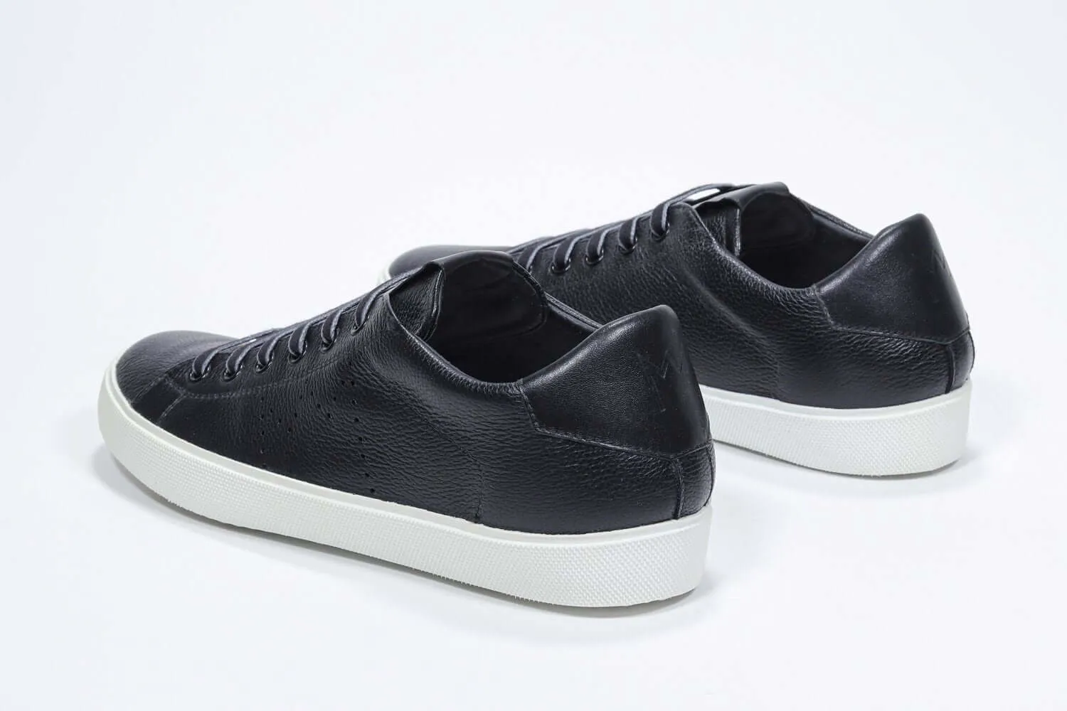 PURE | Black - Low Top - Men