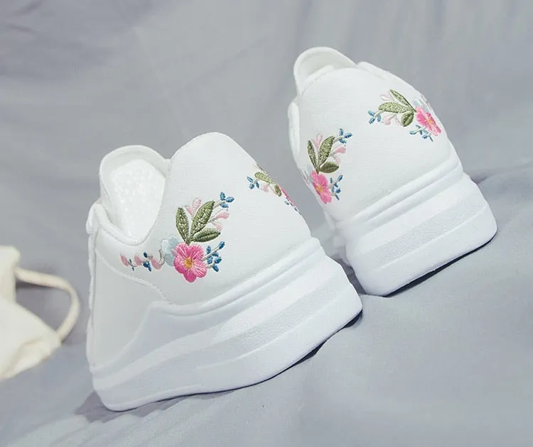 Sports & Casual for women / Women White Casual Shoes
