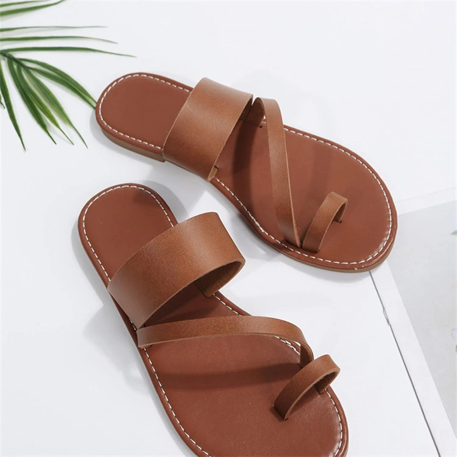Summer Womens Casual Flat Sandals Vintage Straps Toe Ring Clip Toe Slip on Slides Lightweight Outdoor Slippers Comfortable Ladies Beach Shoes