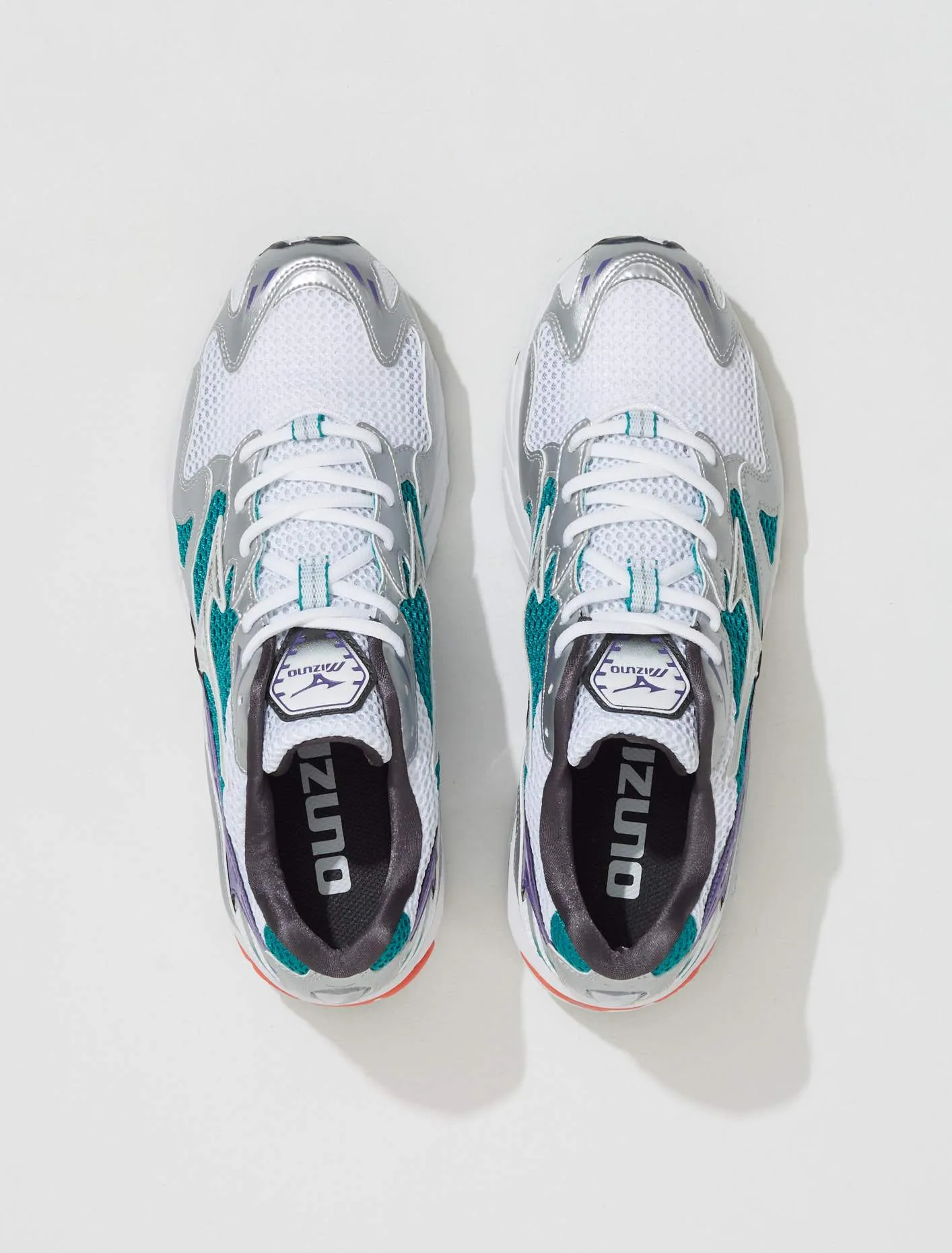 Wave Rider 10 Sneaker in White & Teal Blue