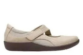 Women’s Clarks Sillian Bella – Lightweight Comfort & Sporty Style