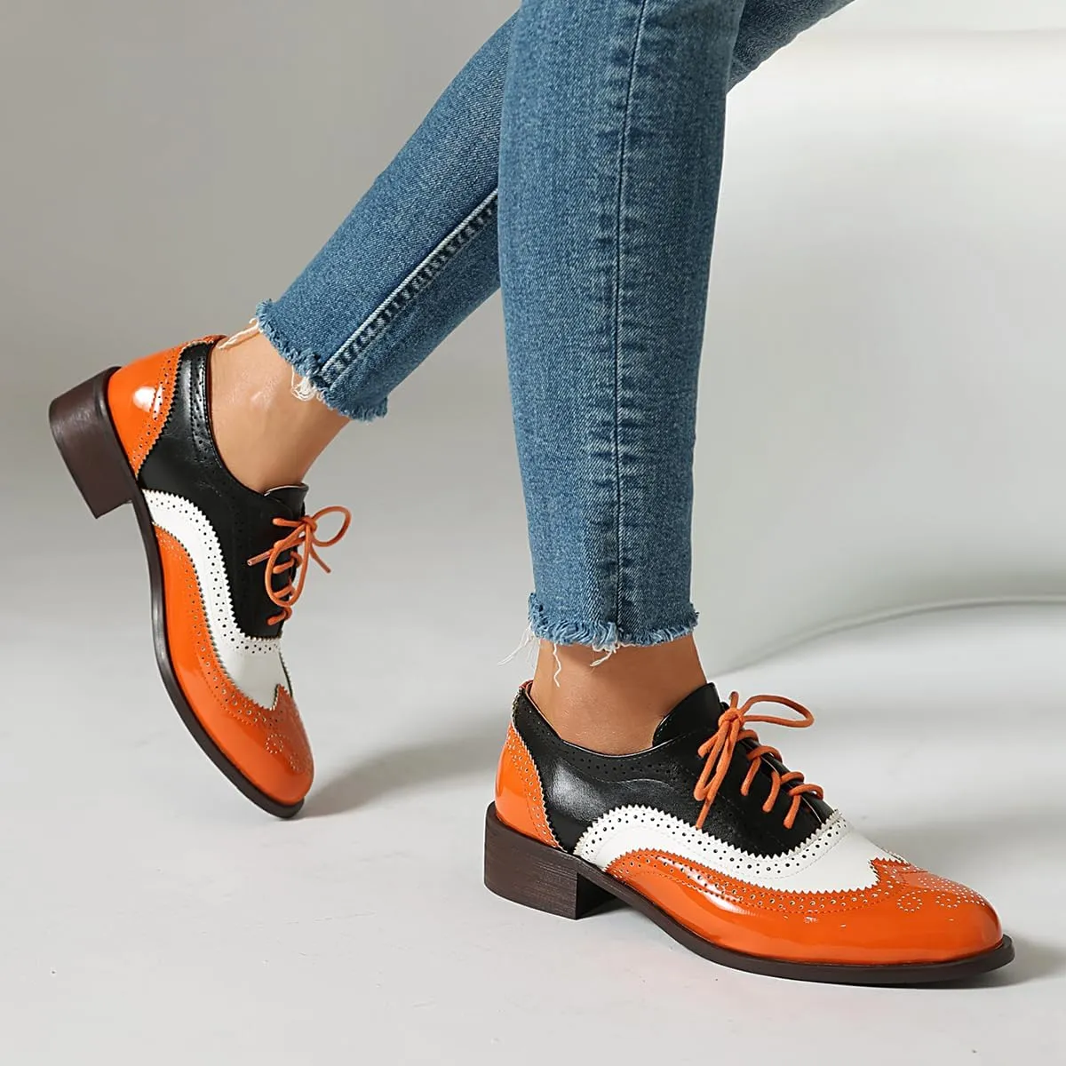 Women's Perforated Classic Lace-up Oxfords Brogue Wingtip Round Toe Derby Saddle Faux Leather Flat Shoes Evening Party Work Jeans Dress Shoes