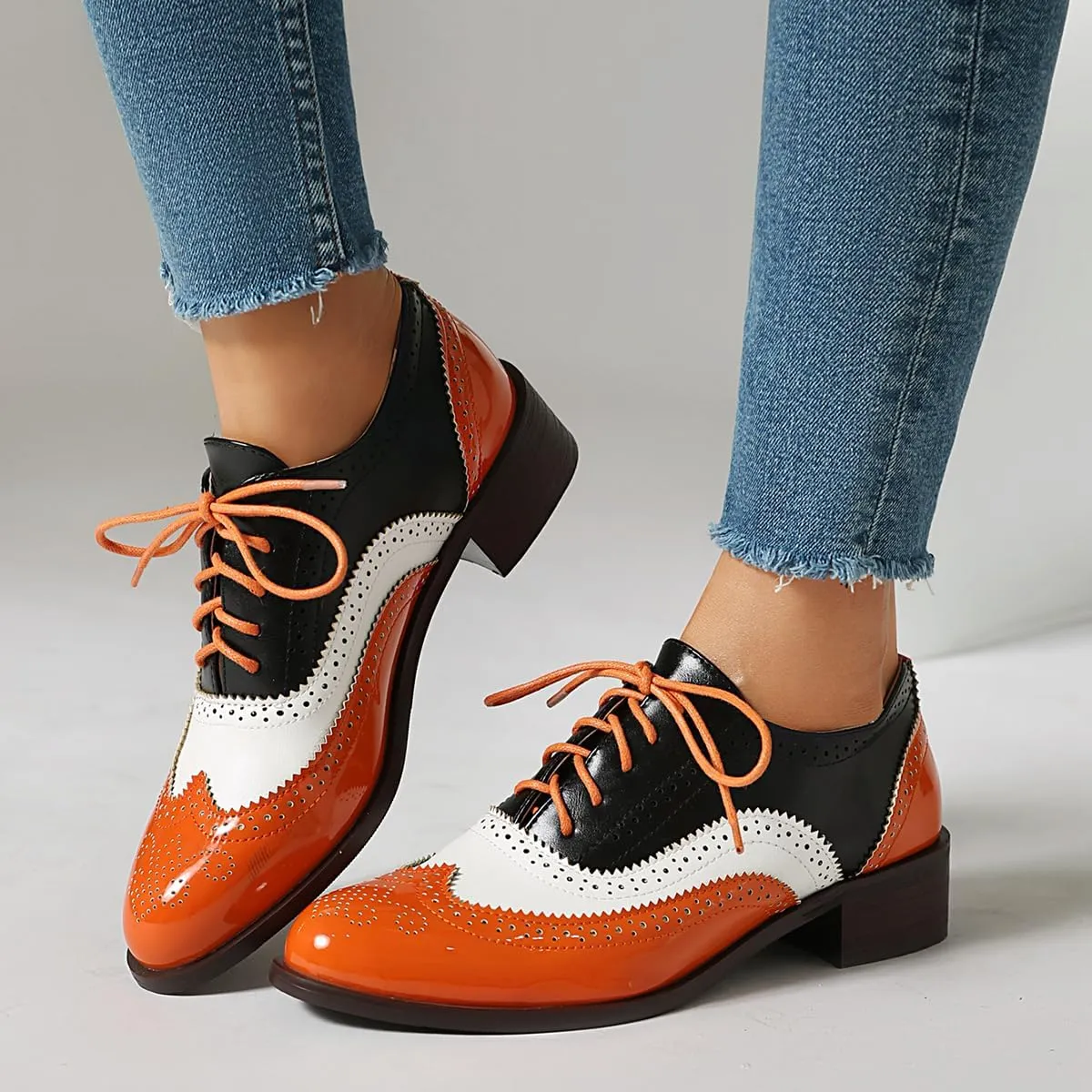 Women's Perforated Classic Lace-up Oxfords Brogue Wingtip Round Toe Derby Saddle Faux Leather Flat Shoes Evening Party Work Jeans Dress Shoes