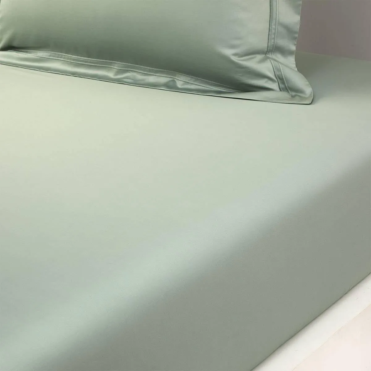 Yves Delorme Triomphe Verones Queen 63 x 81 in Fitted Sheet - Extra Soft and Warm Luxury Sheets, 100% Natural Organic French Bed Linens - Breathable and Durable